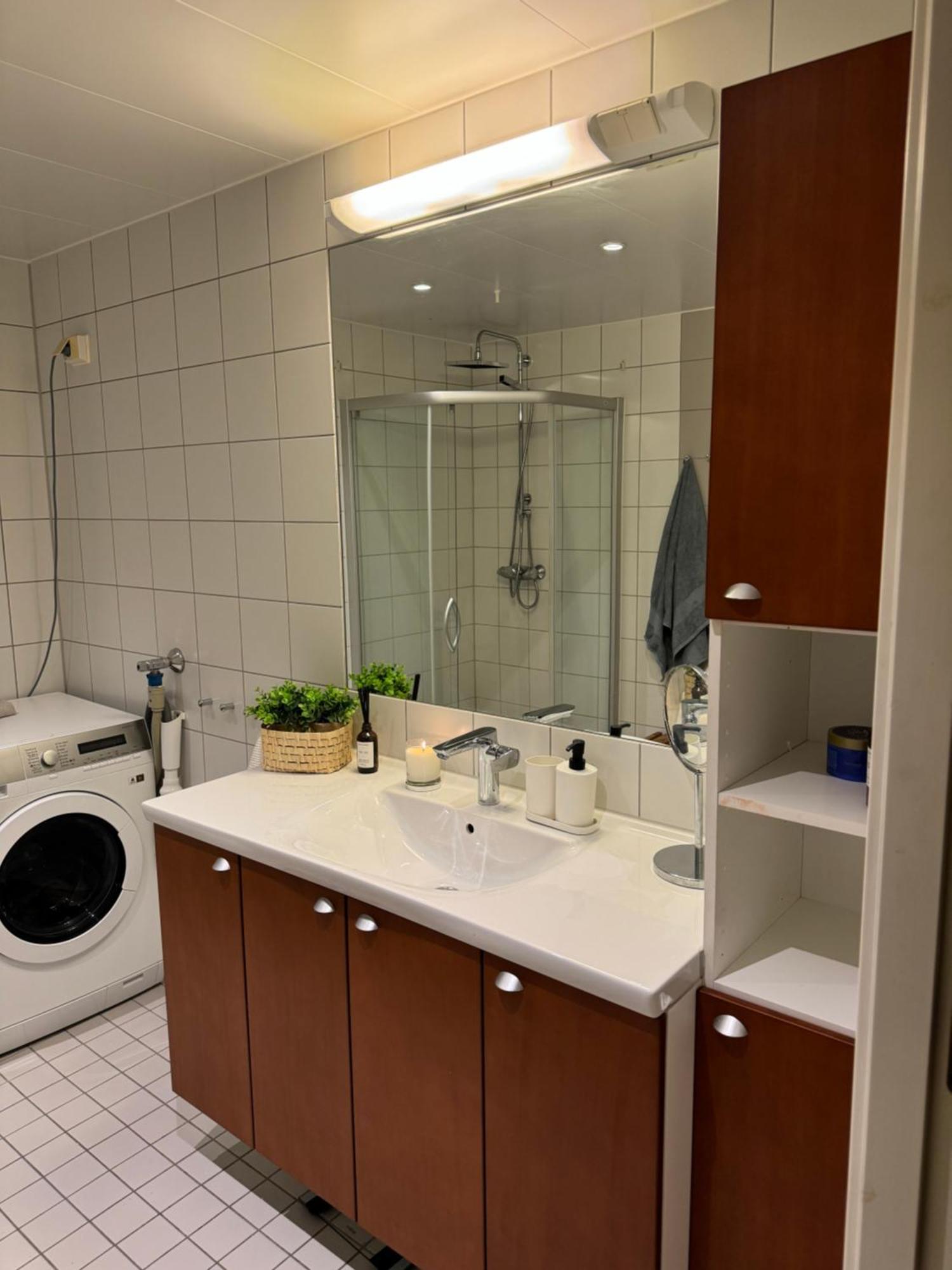 Apartment Close To Major Attractions *
